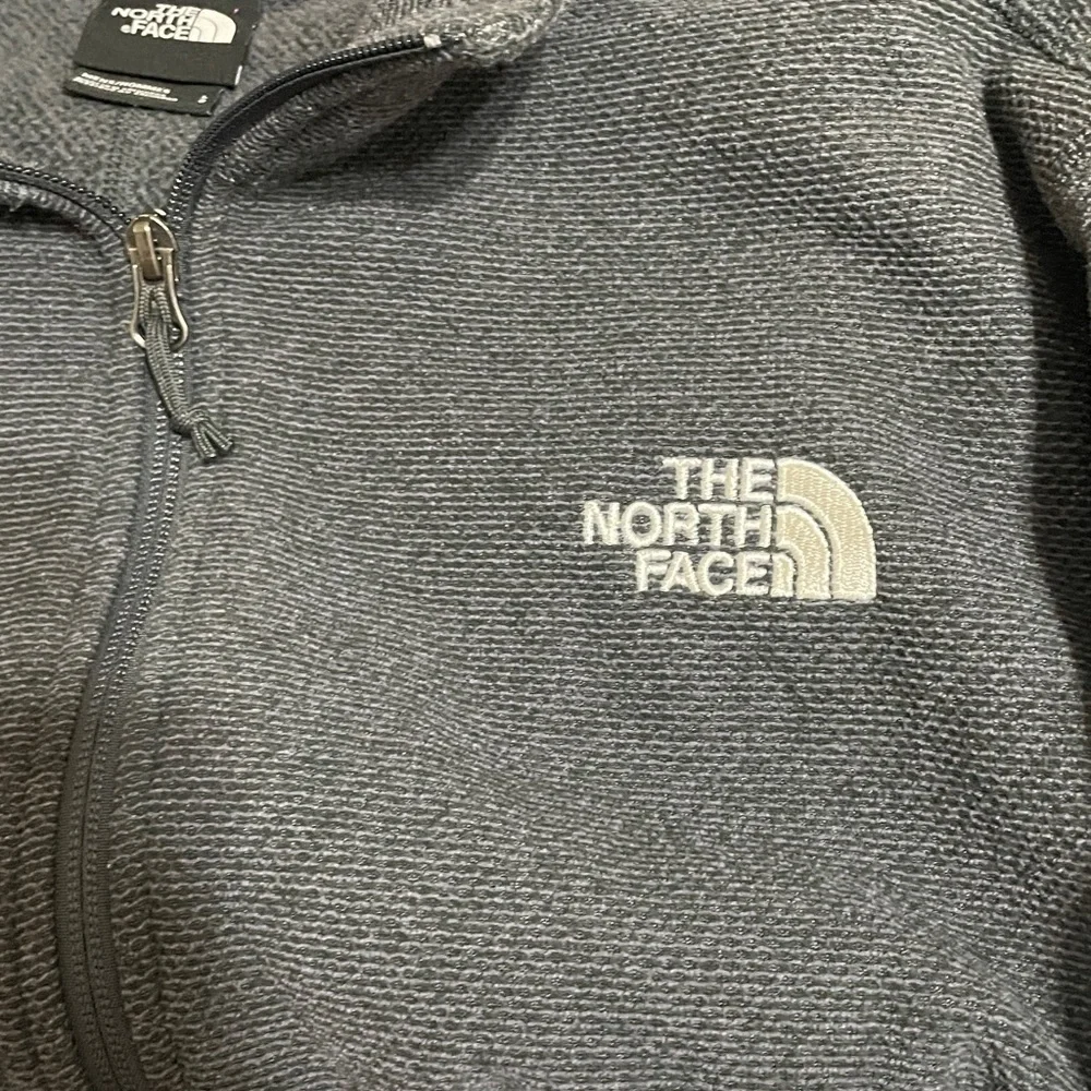 The North Face Men’s Gray Fleece Pullover